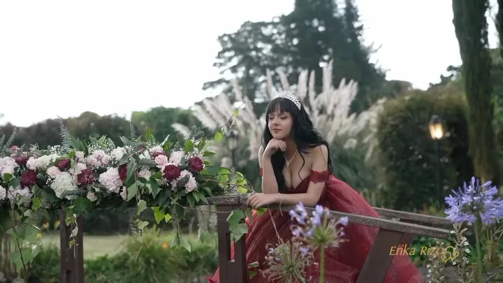 Jardines con pampas y flores en la hacienda